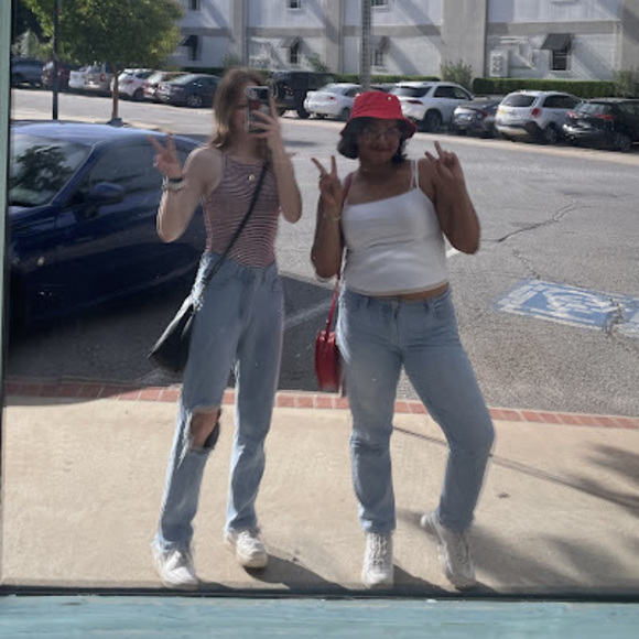 Meet your Posher, Emily - Picture 1 of 1